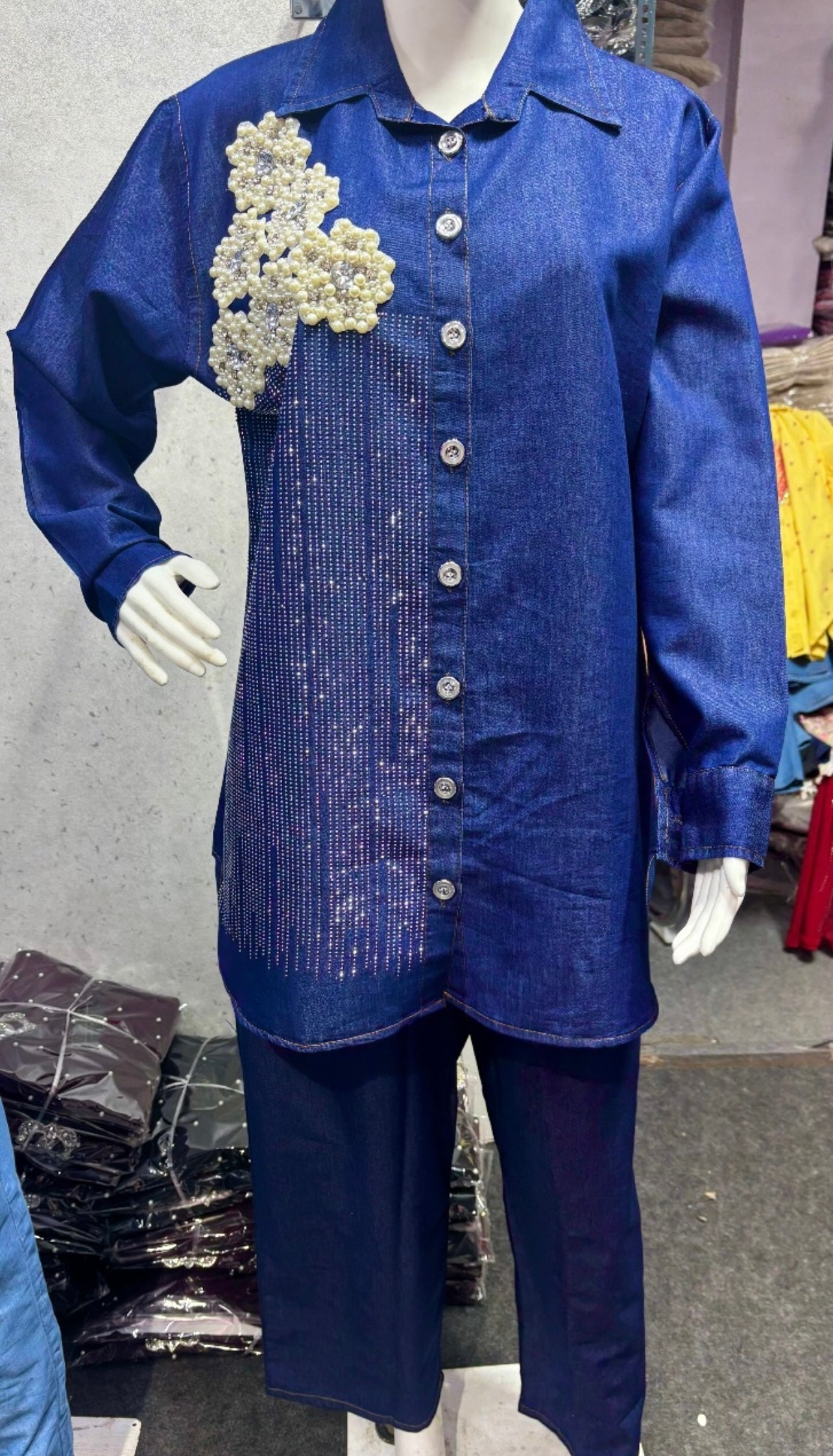 DENIM FITS WITH EMBROIDERY